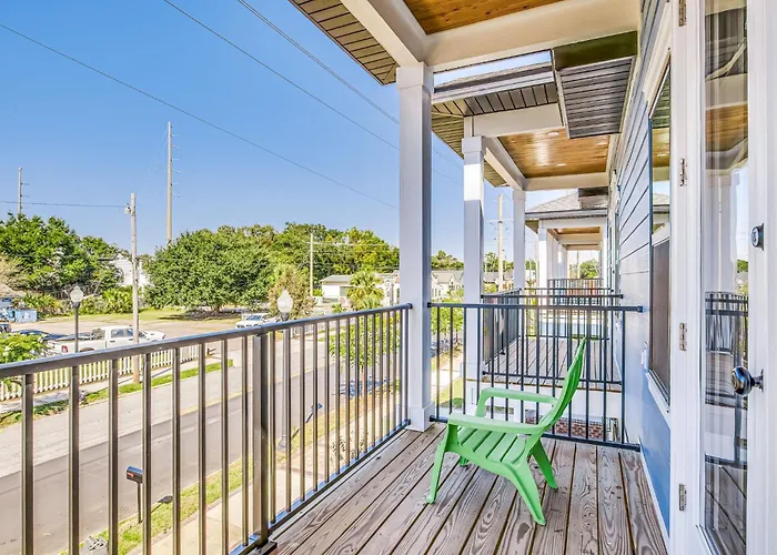 Downtown Sea Escape Iii