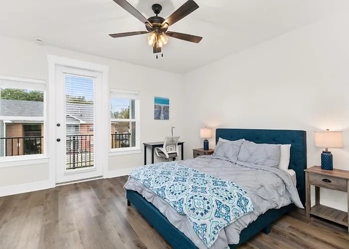 Downtown Sea Escape Iii